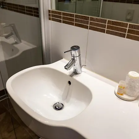 Hotell Schyrenhof 3*